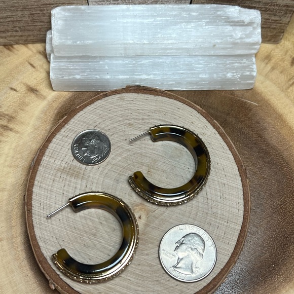 VTG| Faux Tortoise & Rhinestone Earrings ✨🤎 - Picture 7 of 9